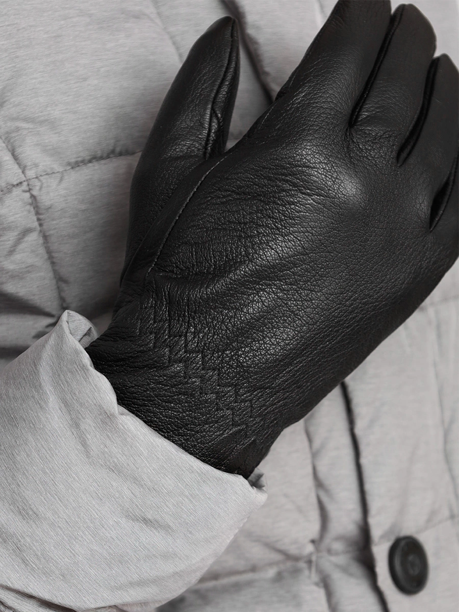 Черные перчатки с шевронным узором